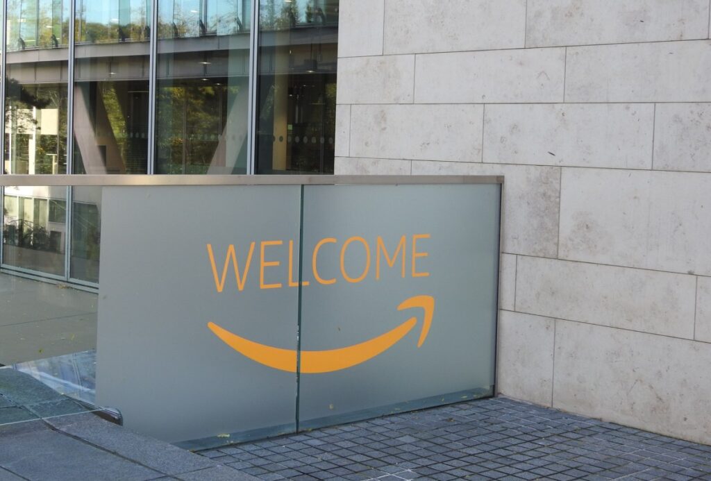 Amazon to cut 14,000 corporate jobs