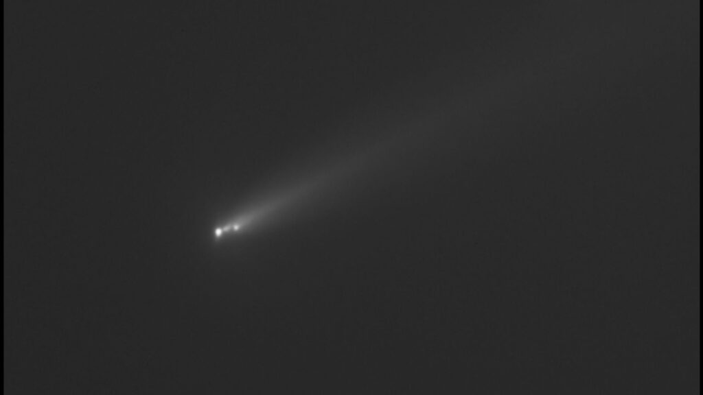 New images of Comet Another Atlas (C/2025 K1) reveal it splits apart before approaching Earth