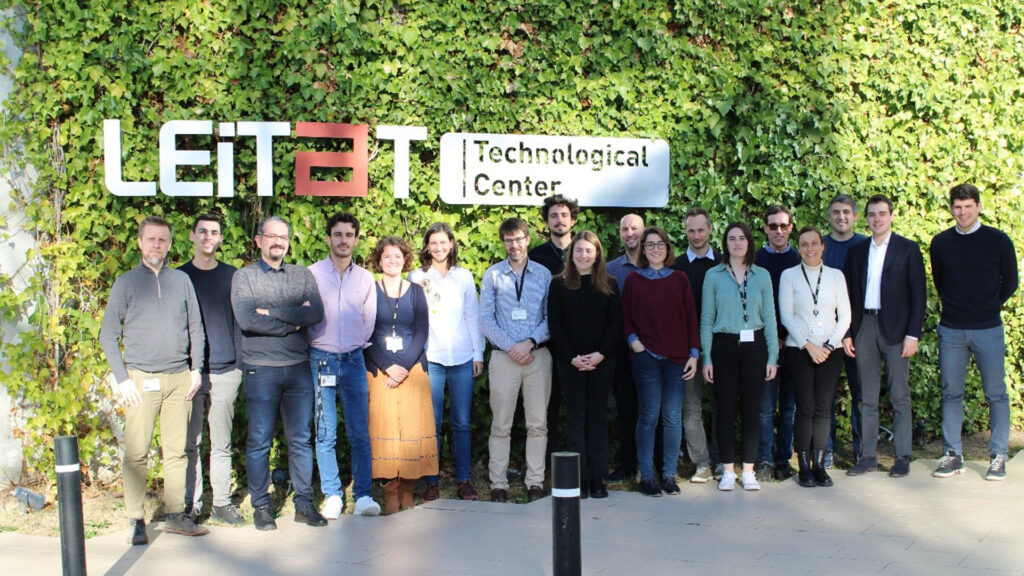 X-SEED project: Supercritical membraneless electrolysis