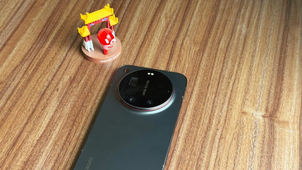 Xiaomi 17 Ultra has some impressive add-ons that make taking photos really fun