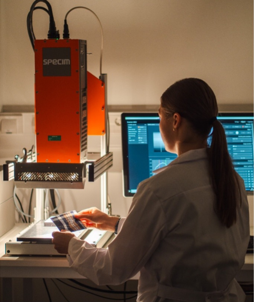Promoting clothing recycling in Europe with AI-powered condition assessment