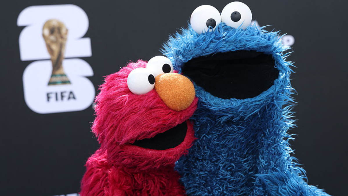 “Don’t make a big deal of this” Elmo picks Team USA for the World Cup, still loves everyone