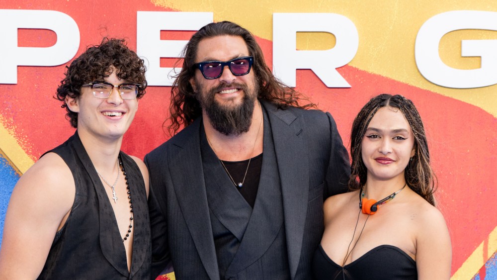 Jason Momoa’s daughter wears wired headphones as an accessory