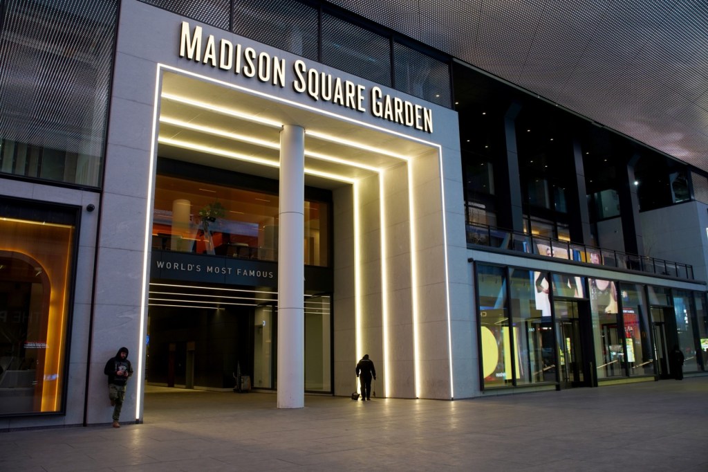 Fan dies after falling from balcony at Madison Square Garden concert