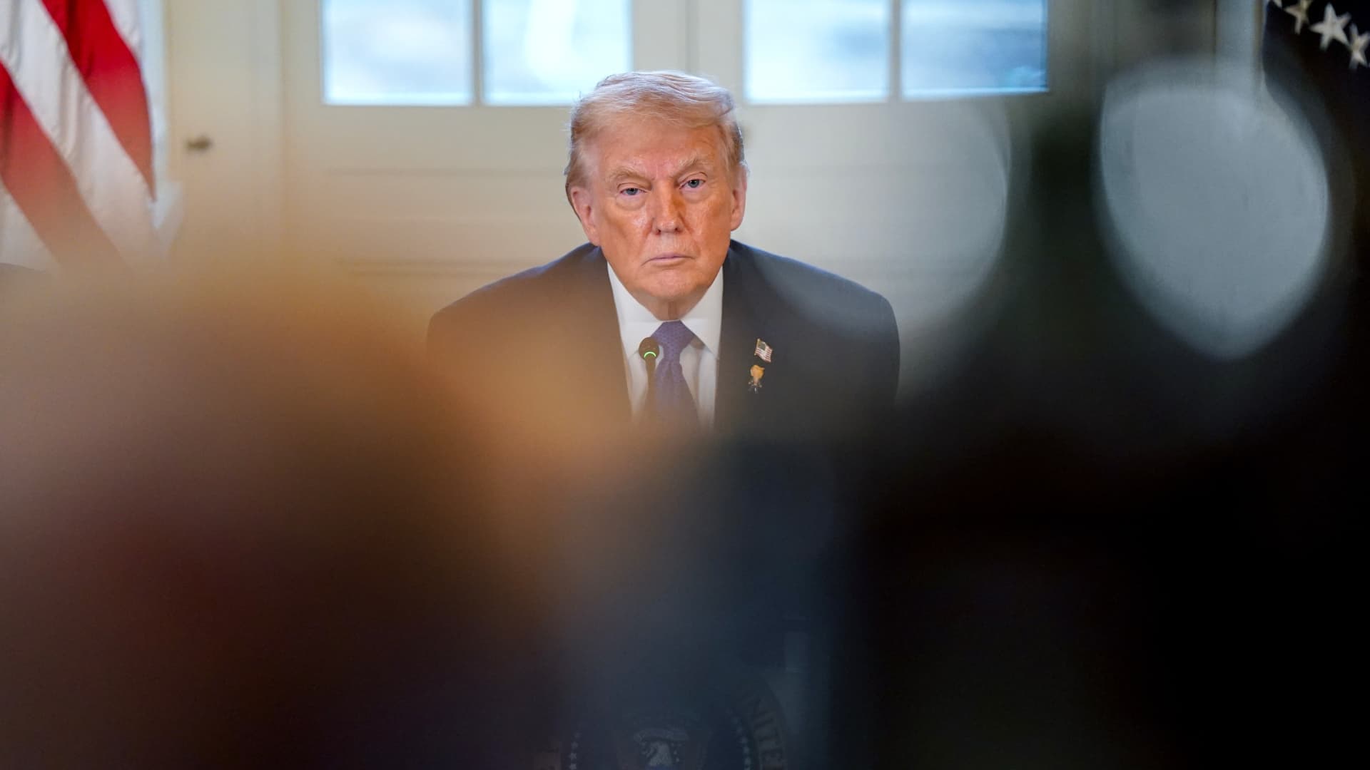 Trump to meet oil refiners in push to lower gas prices