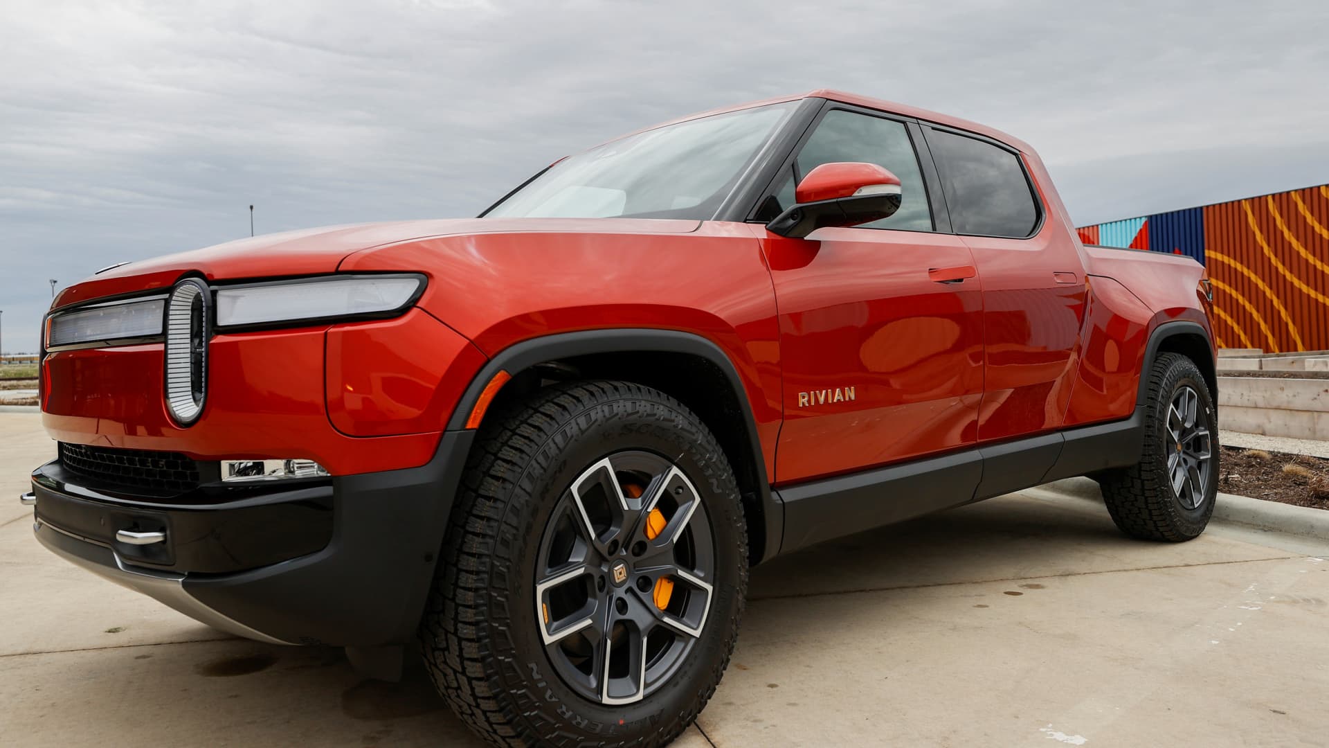 Here’s how Tesla FSD, Rivian ‘hands-free’ driving systems compare
