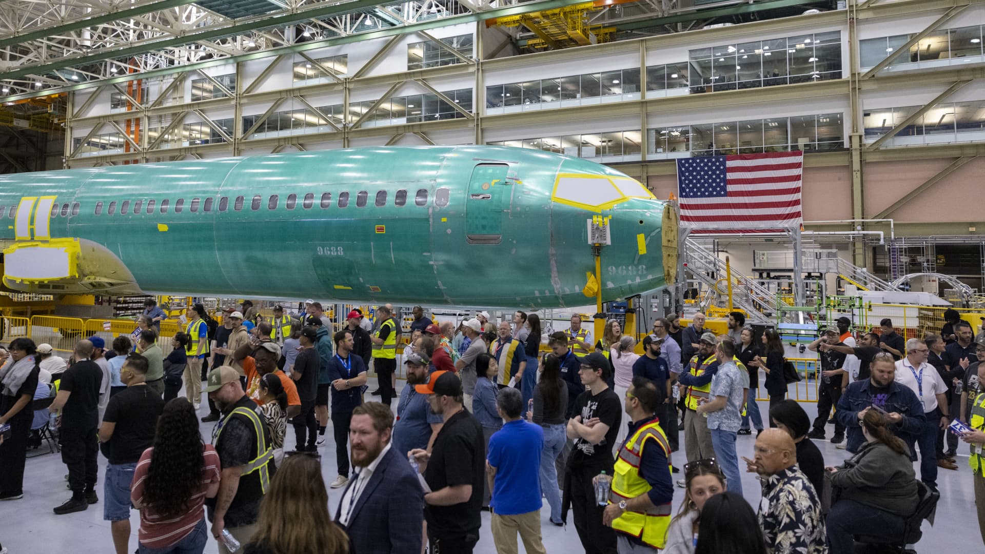 United needs to decide what to do with its old Boeing 737 Max 10 seats