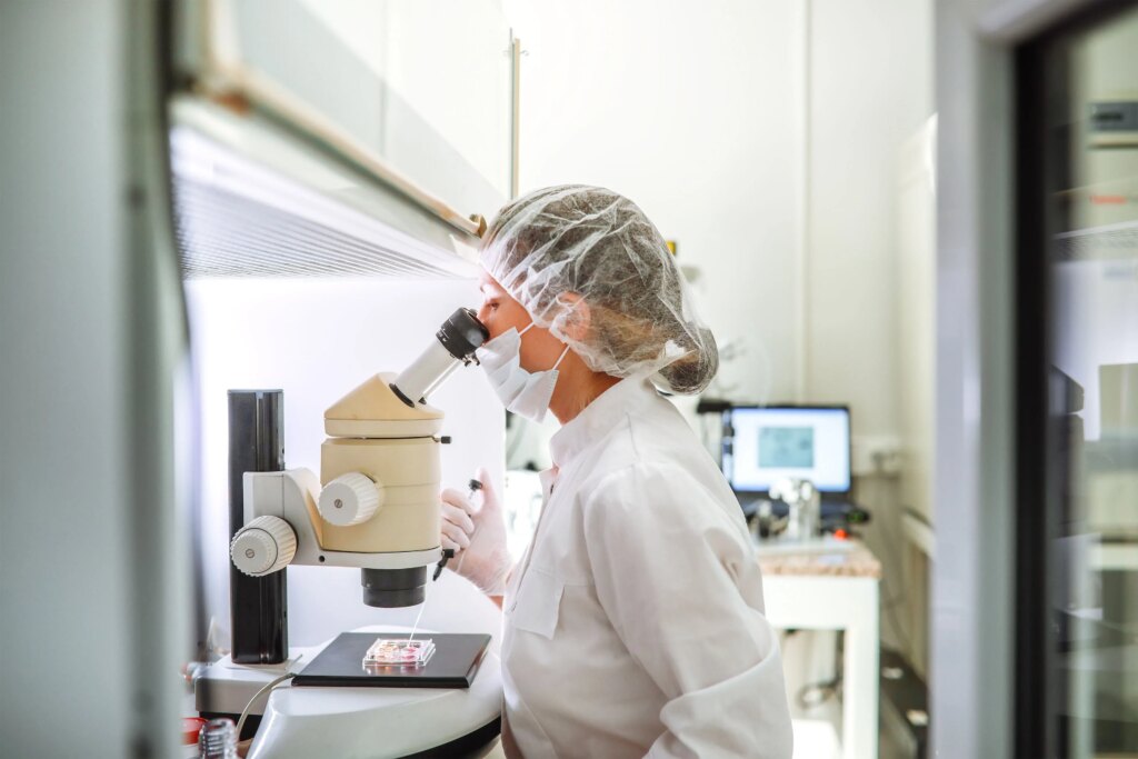 High Fertility Costs Push Americans Abroad for IVF Treatment