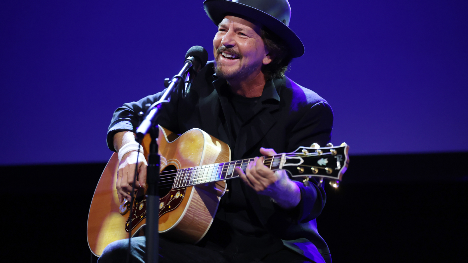 Watch Eddie Vedder Busk in Dublin in Honor of Glen Hansard