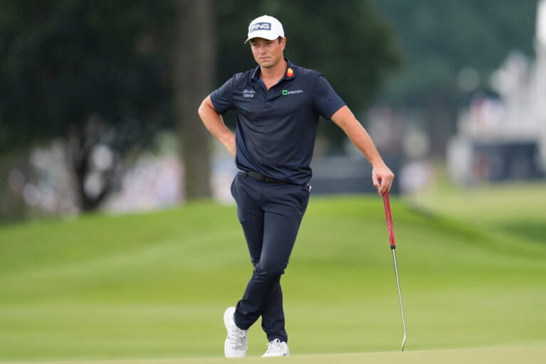 Hovland surges to a 1-shot lead at Tour Championship with cast of challengers lined up behind him