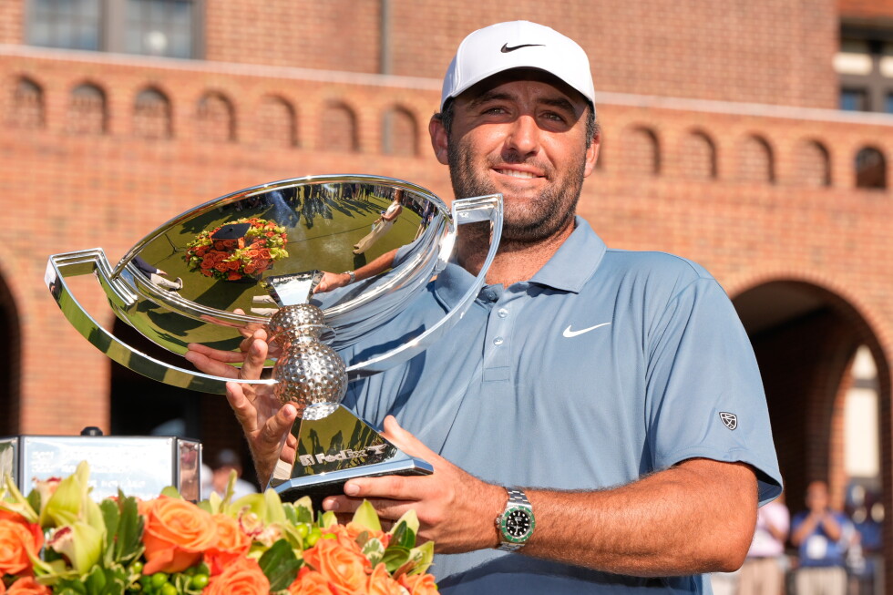 Scottie Scheffler captures FedEx Cup, moves past Tiger Woods in career earnings