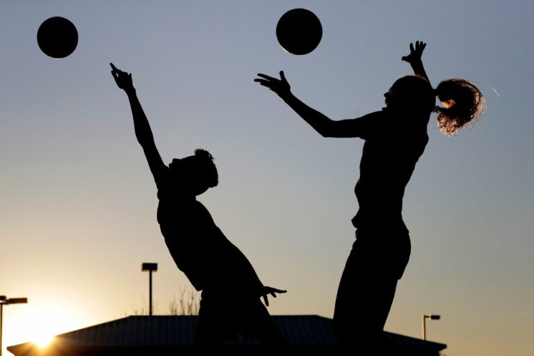 Higher-income families more likely to enroll kids in organized sports: poll