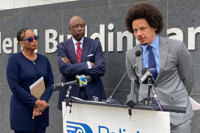 Comedians settle lawsuit over Atlanta airport drug search program
