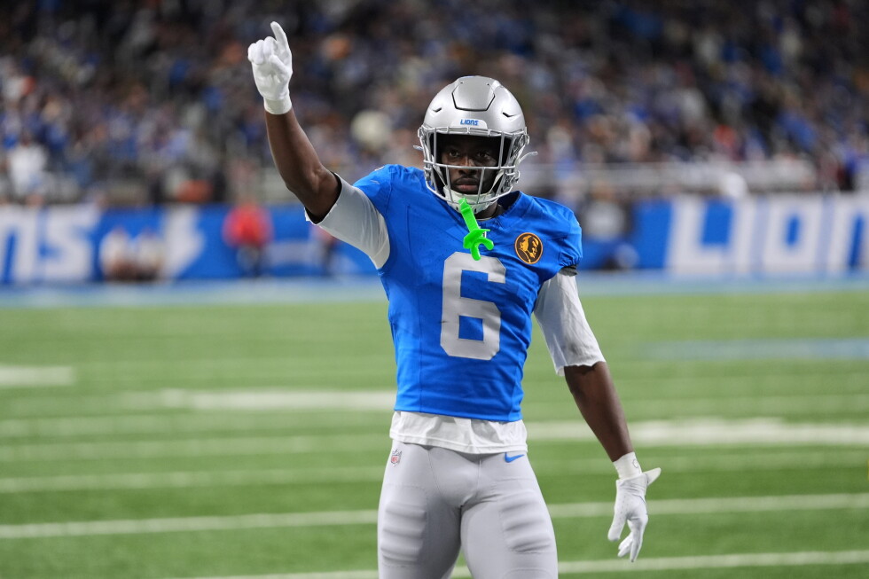 Seattle Seahawks officially sign CB Terrion Arnold, who faces felony charges