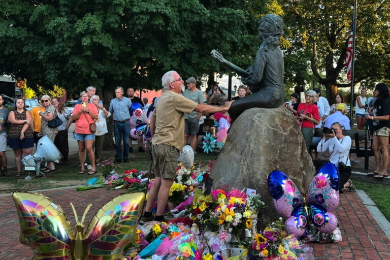 Dolly Parton helped transform East Tennessee with her music and investment
