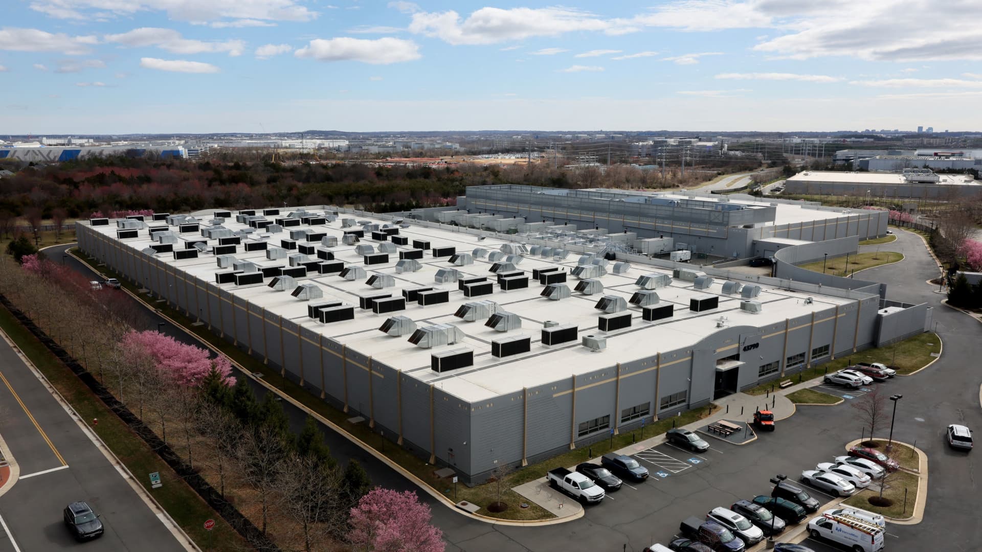 Data center REIT CEO: Potential AI slowdown not ‘end of the world’ for real estate