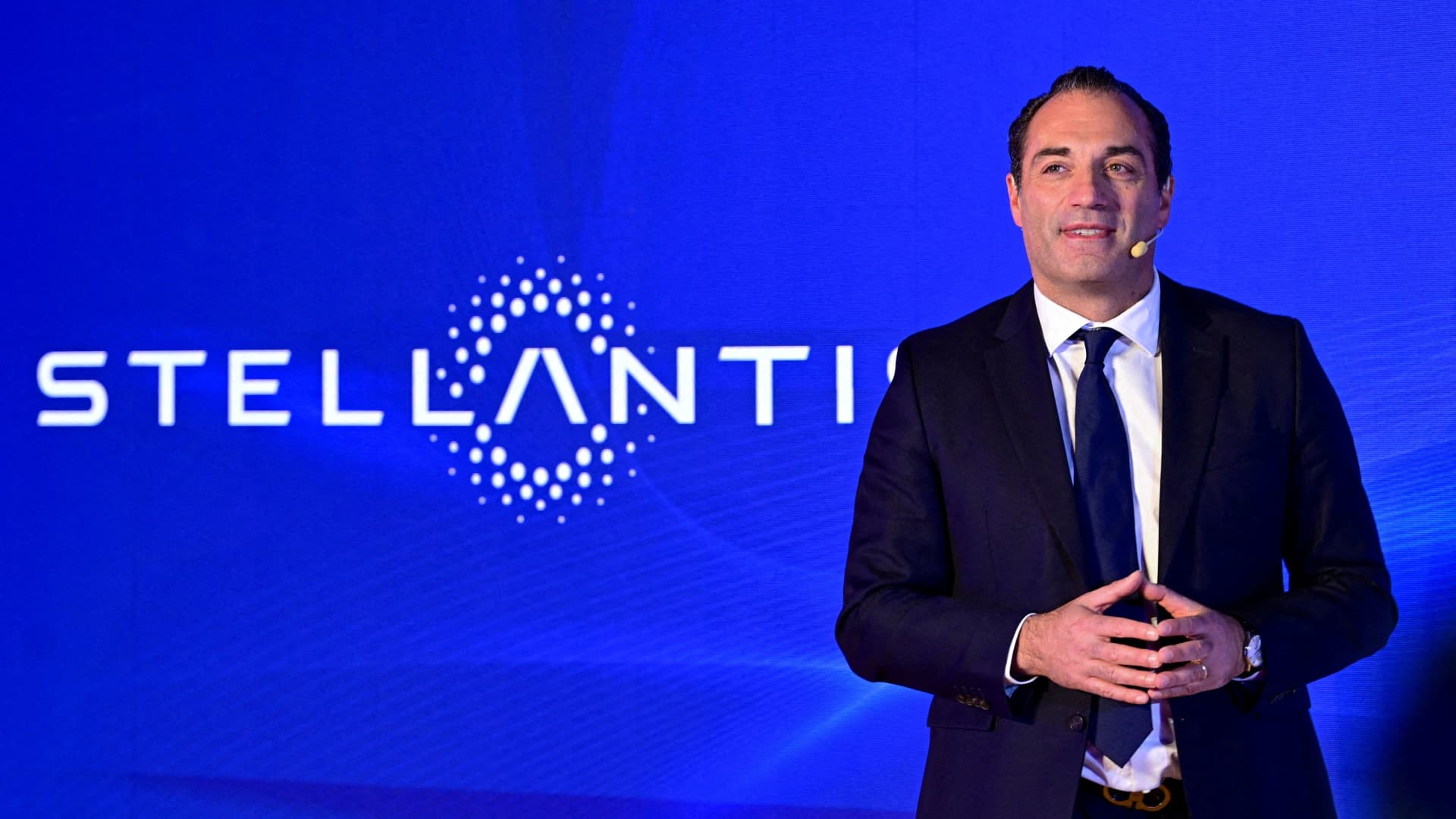 Stellantis CEO reconfirms 2026 guidance as shares hit new low