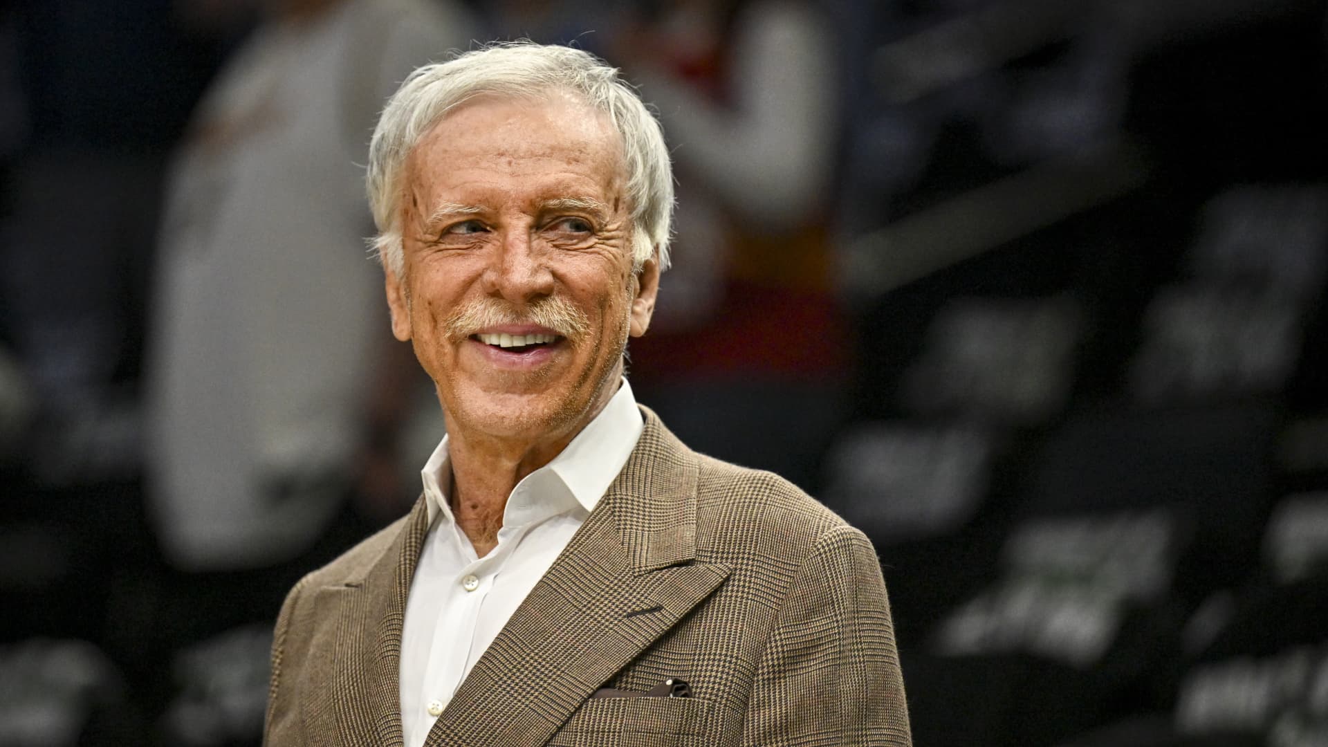 Stan Kroenke buys controlling stake in MLB’s Los Angeles Angels