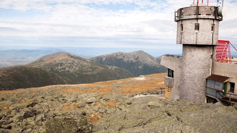 Mount Washington hiker resets own dislocated shoulder and reaches summit