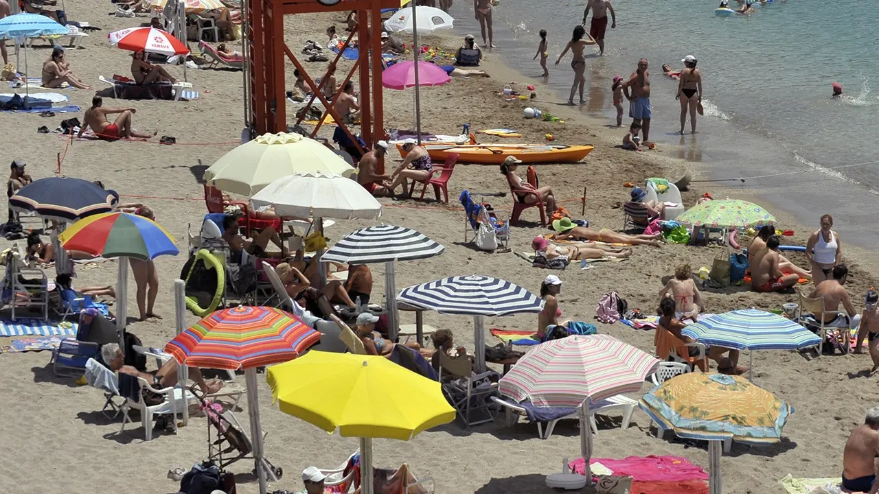 Man, 82, dies after lounge chair fight on popular Greek beach in Vouliagmeni