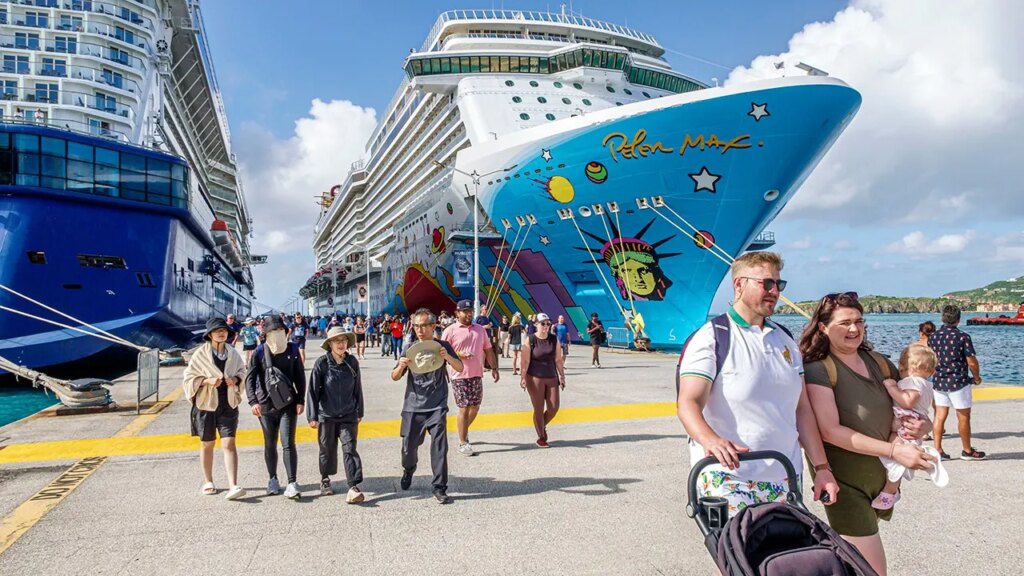 Cruise elevator etiquette for luggage on busiest travel days brings heated opinions