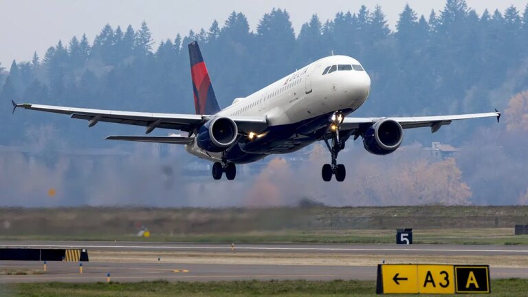 Delta flight returns suddenly to Minneapolis over reported pilot incapacitation