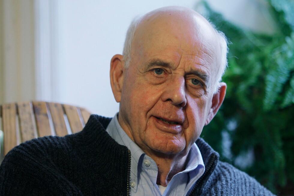 Wendell Berry, Kentucky-born author who advocated a simpler life, has died at 92