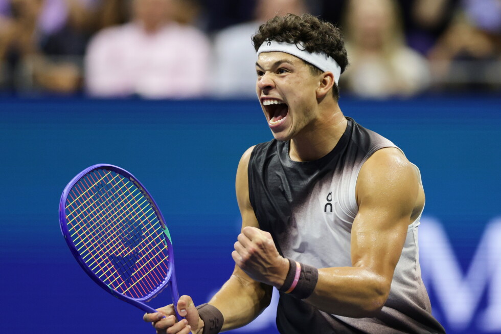 Ben Shelton ends Carlos Alcaraz’s title reign in late-night US Open marathon