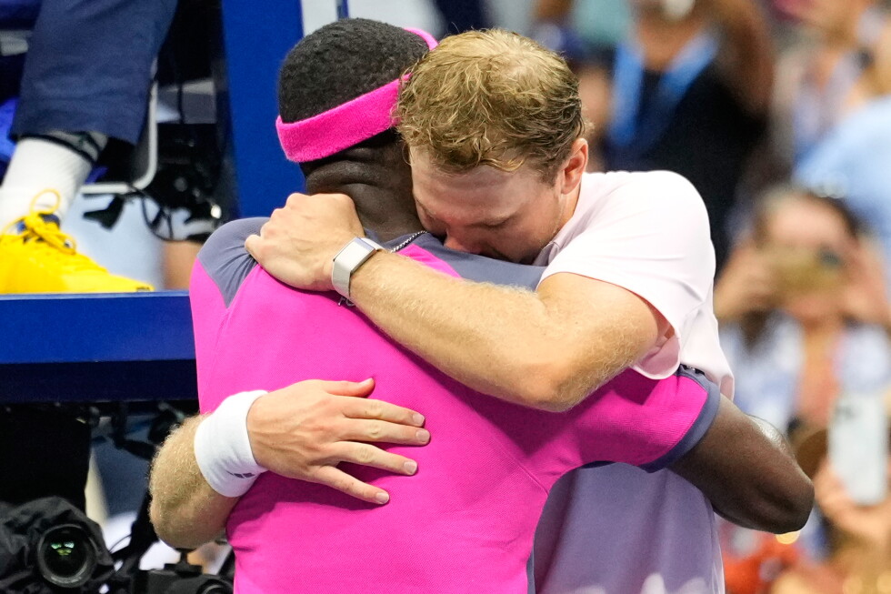 Tiafoe gives Michelsen hug and shoulder to cry on after US Open win