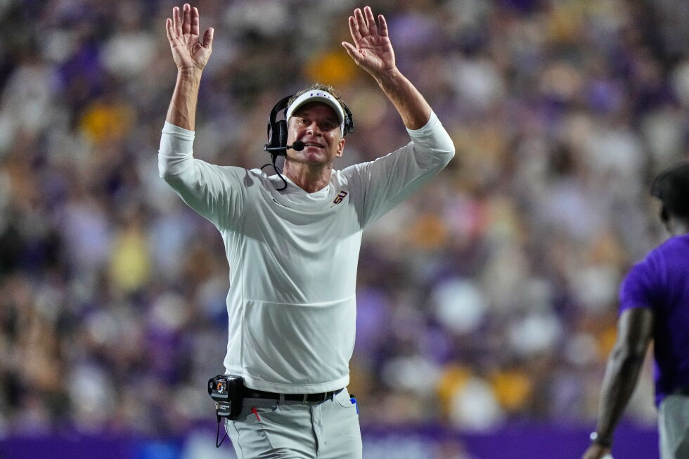Lane Kiffin’s debut with No. 11 LSU matches the hype in a 51-10 victory over outmatched Clemson
