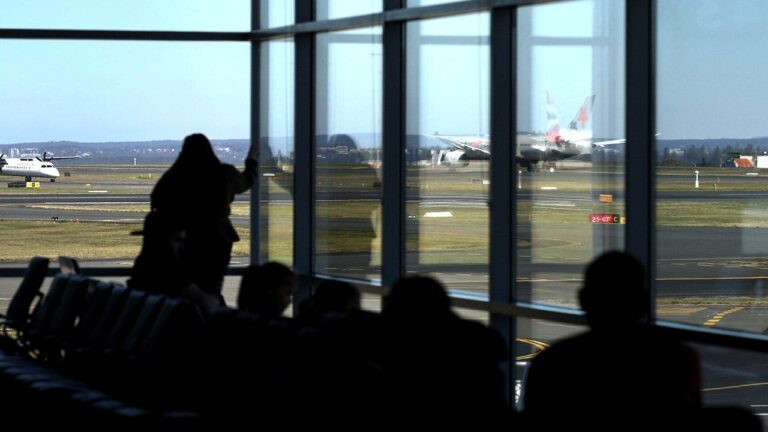 Sydney Airport faces closer scrutiny over runway incidents and near misses