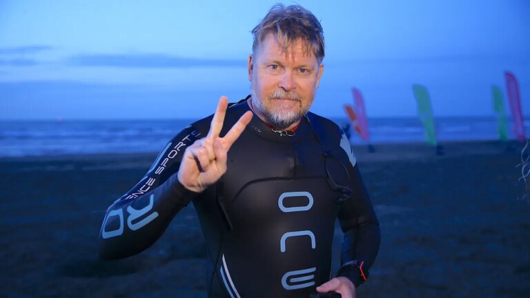 British paratrooper Karl Bushby swims English Channel after 28 years